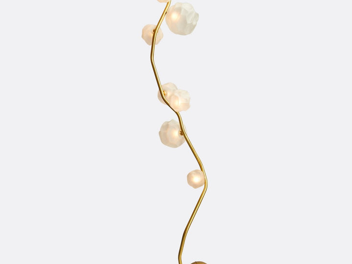 Nature Indoors: How the Ivy Branch and Aleh Wave Bring Movement to a Room